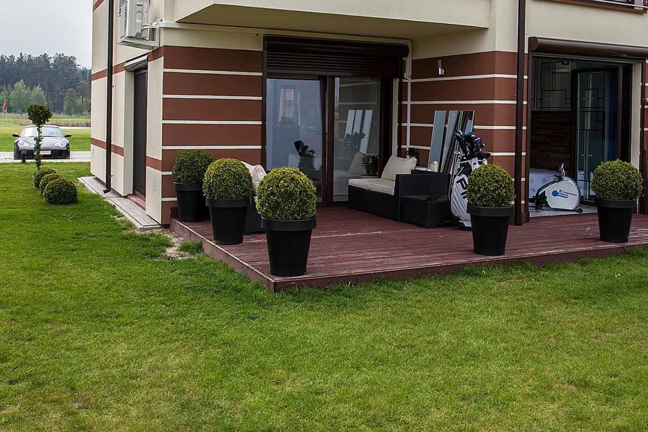Golf Apartament W Sobieniach Sobienie Jeziory Екстериор снимка