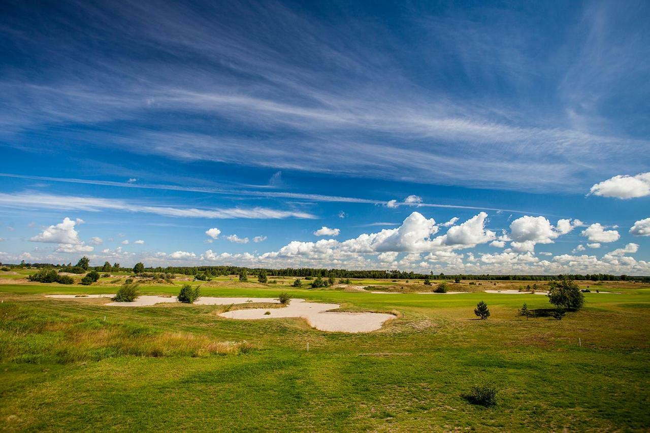 Golf Apartament W Sobieniach Sobienie Jeziory Екстериор снимка